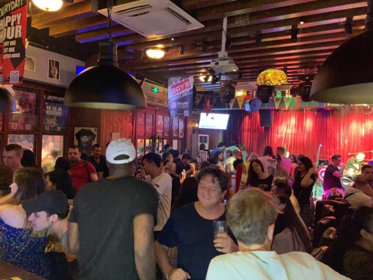 sharky sports bar 1 768x576