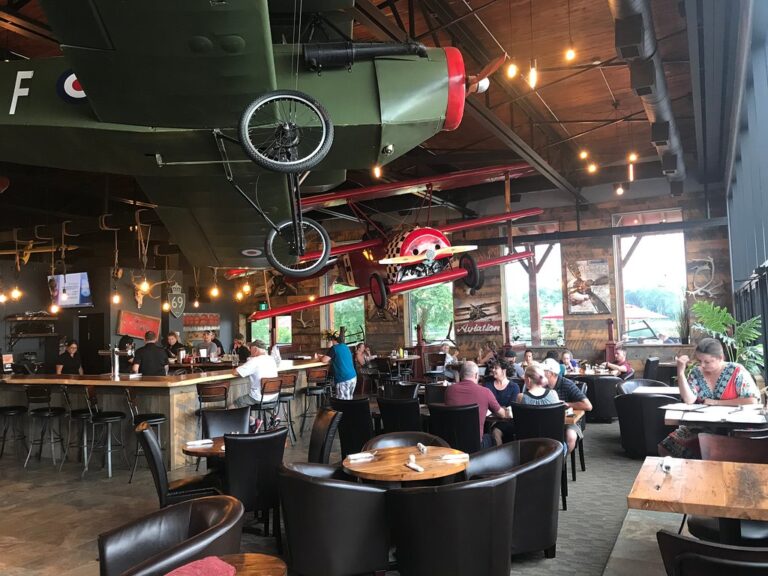 tailwinds bar and grill 1 768x576